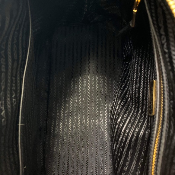 🌺 PRADA nylon leather bag 🌺 ON SALE - Picture 7 of 9